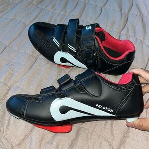 Size 38 (7W) Peloton cycling shoes